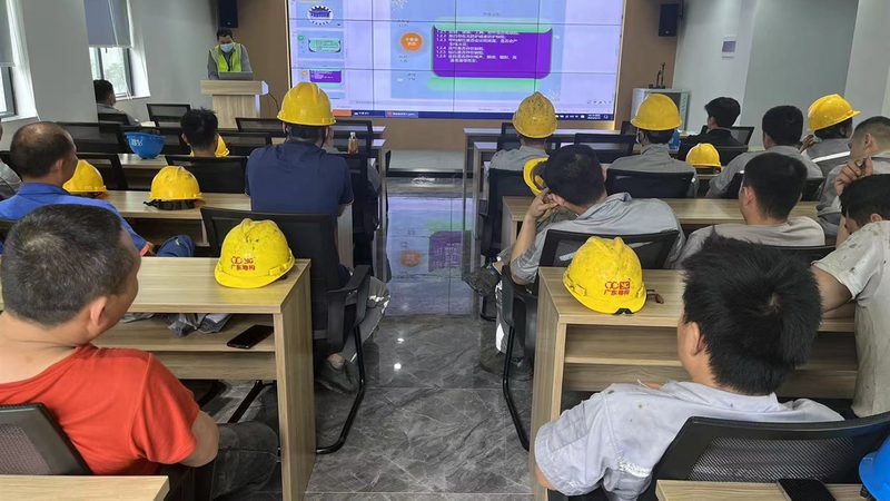 成人高考报名的首要环节是了解报名条件。根据国家规定，报名者需满足以下条件：